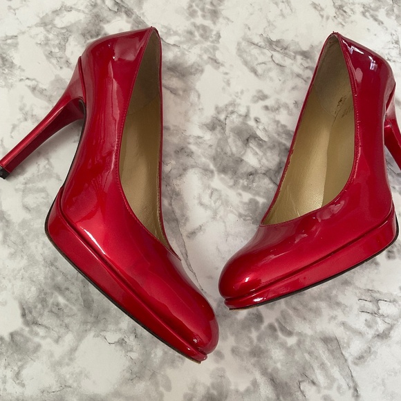 Stuart Weitzman Platswoon Red Patent Leather Pumps - Picture 8 of 11